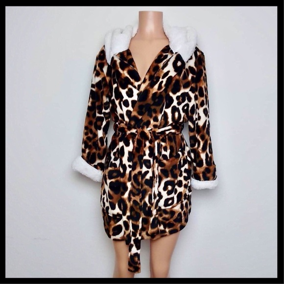 NIP PINK SHERPA LINED ROBE - Picture 4 of 6